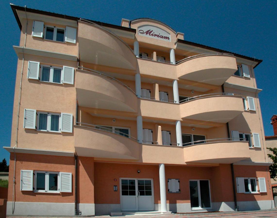 Apartments Miriam Premantura Exterior foto